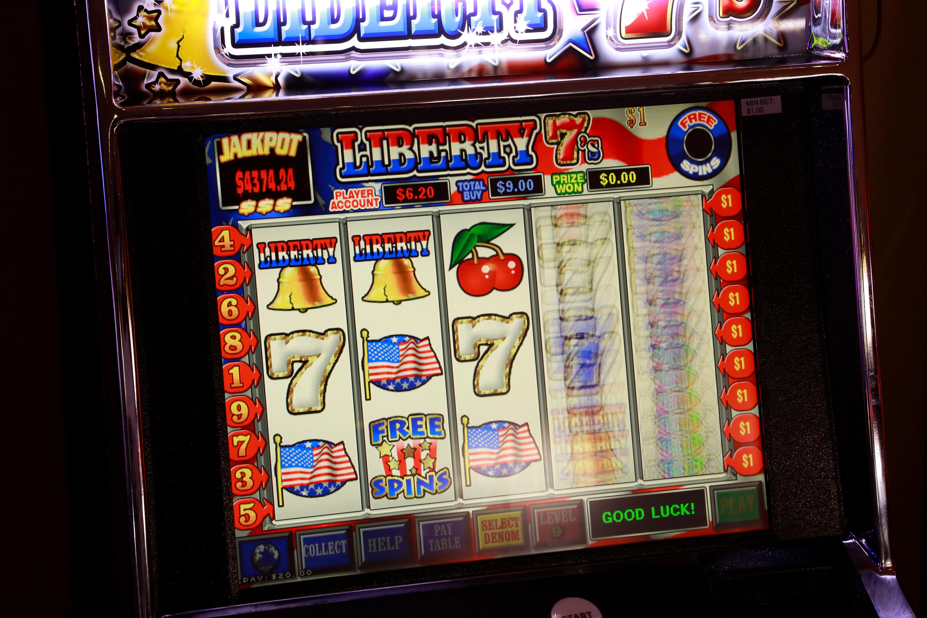 Slot machine spinning